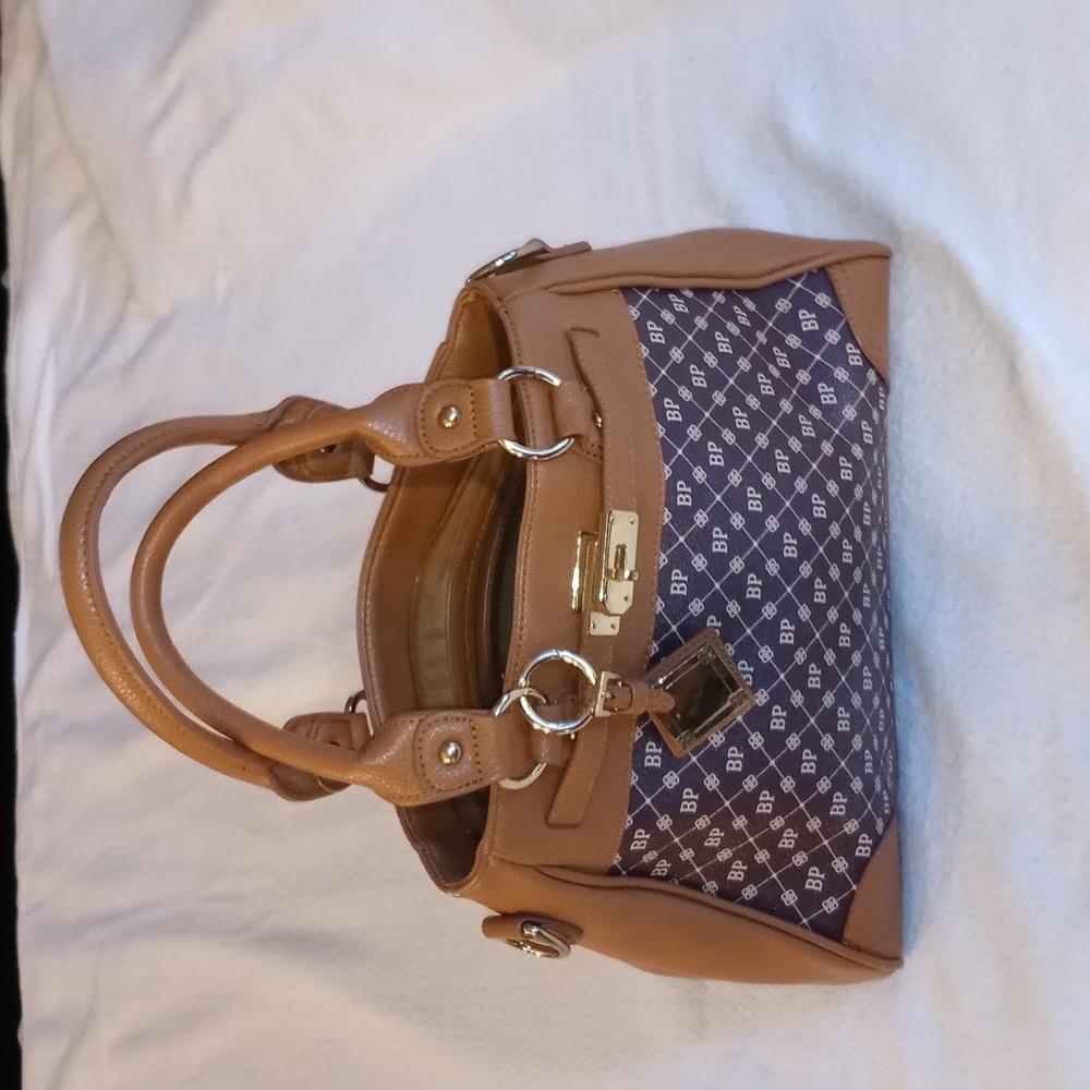 Purse - Picture 2 of 8